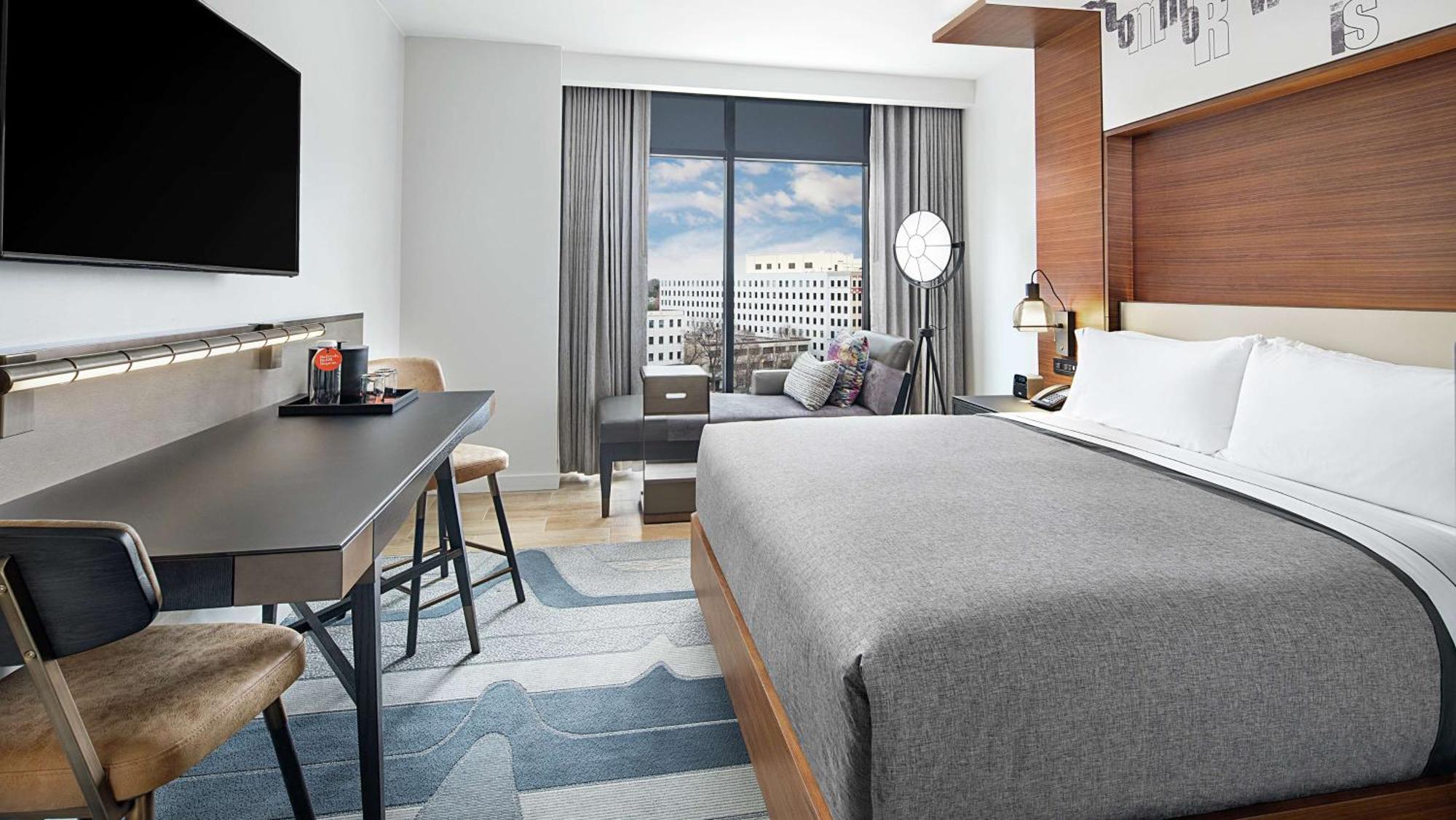 King Bed City View,1552014712:JPEG